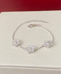 Pulseira três flores