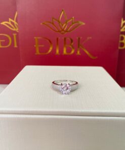 Anel solitário cravejado