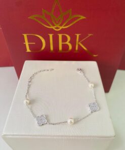 Pulseira van cleef com pérolas