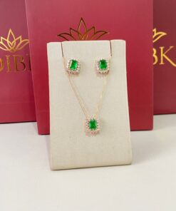 Conjunto esmeralda cravejado