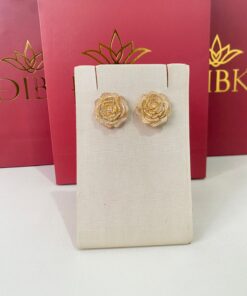 Brinco flor cravejada