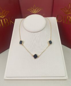 Colar van cleef preta 3 flores