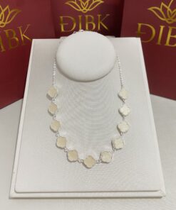 Gargantilha van cleef branca