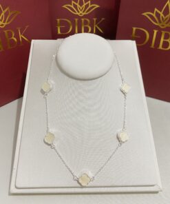 Colar van cleef branca