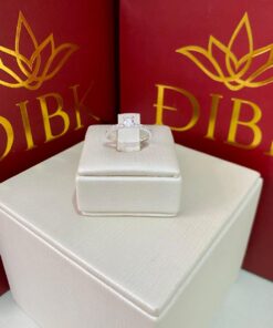 Anel solitário cravejado