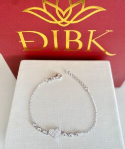 Pulseira coração cravejado com pontos de luz