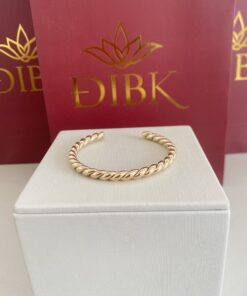 Bracelete enrolado