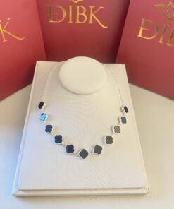 Gargantilha van cleef preta