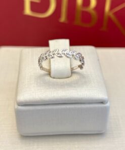 Anel folhas cravejados