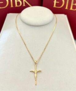Colar crucifixo