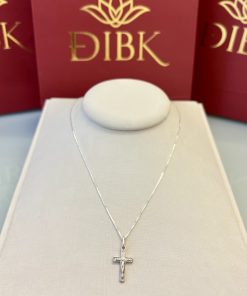Colar crucifixo