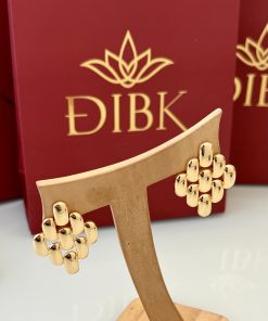 Brinco design vazado liso
