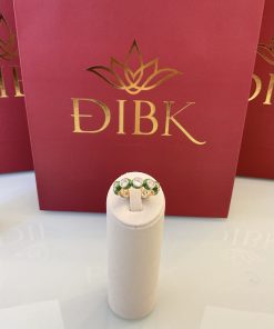 Anel esmaltado verde com cristais