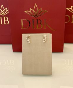 Brinco earcuff cravejado