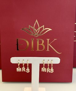 Argola pingente letra cravejada