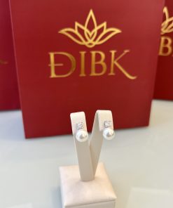 Brinco ponto de luz com pérolas