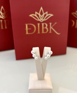 Brinco earcuff pérolas