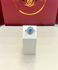 Anel oval cravejado azul 6x8mm