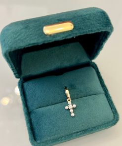 Pingente cruz com pérolas