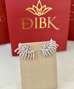 Brinco earcuff cravejado