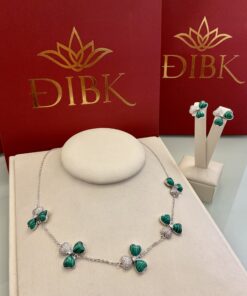 Conjunto trevo verde cravejado