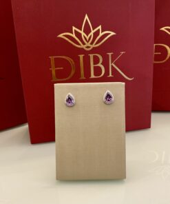 Brinco gota roxo cravejado