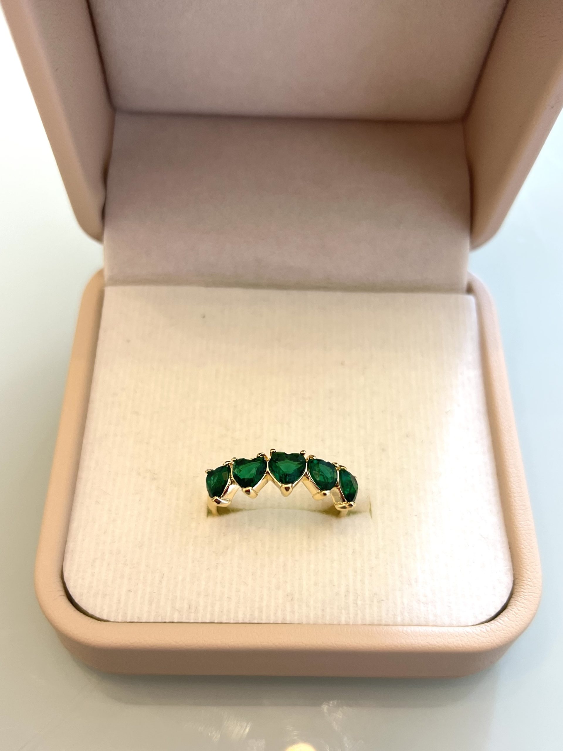 Anel corações esmeralda