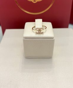Anel Chanel cravejado