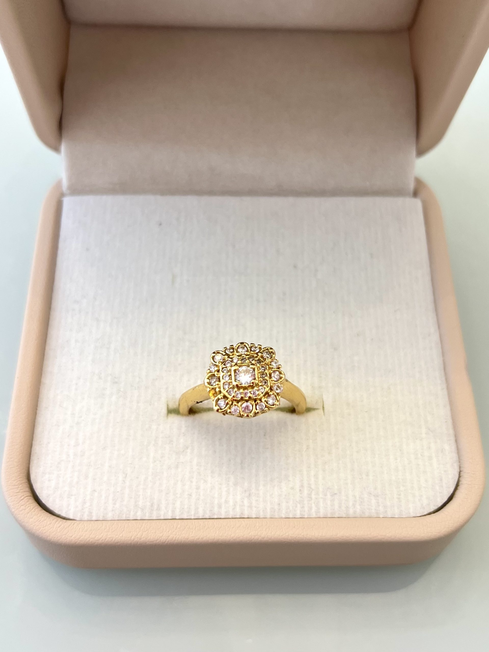 Anel quadrado cravejado