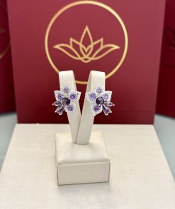 Brinco flor cravejada roxo