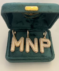 Pingentes letras cravejadas