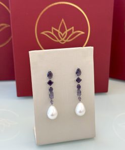 Brinco longo roxo-ametista com pérola