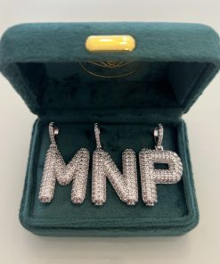 Pingente letras cravejada