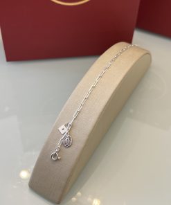 Pulseira pingente Nossa Senhora das Graças/cadeado