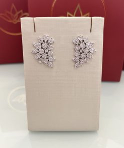 Brinco earcuff cravejado