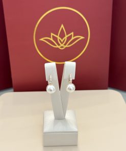 Brinco argola cravejado/ com pérola