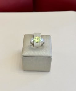 Anel oval e triangular peridoto