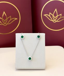 Conjunto redondo cravejado esmeralda