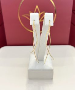 Brinco design fios lisos cruzados