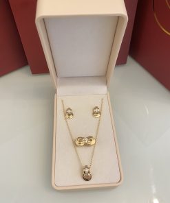 Conjunto elo entrelaçado com meio cravejado