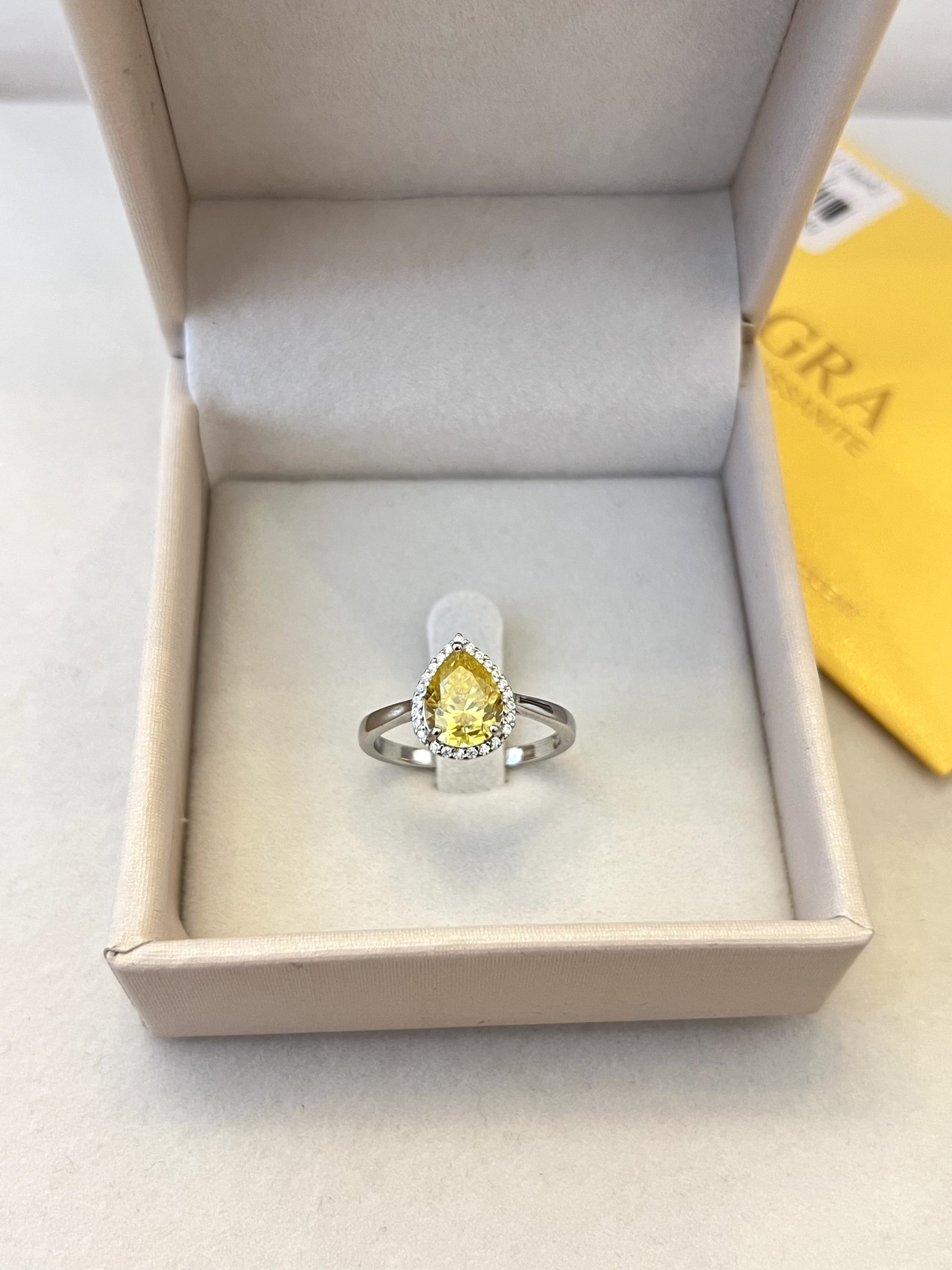 Anel moissanite gota citrino 8mm