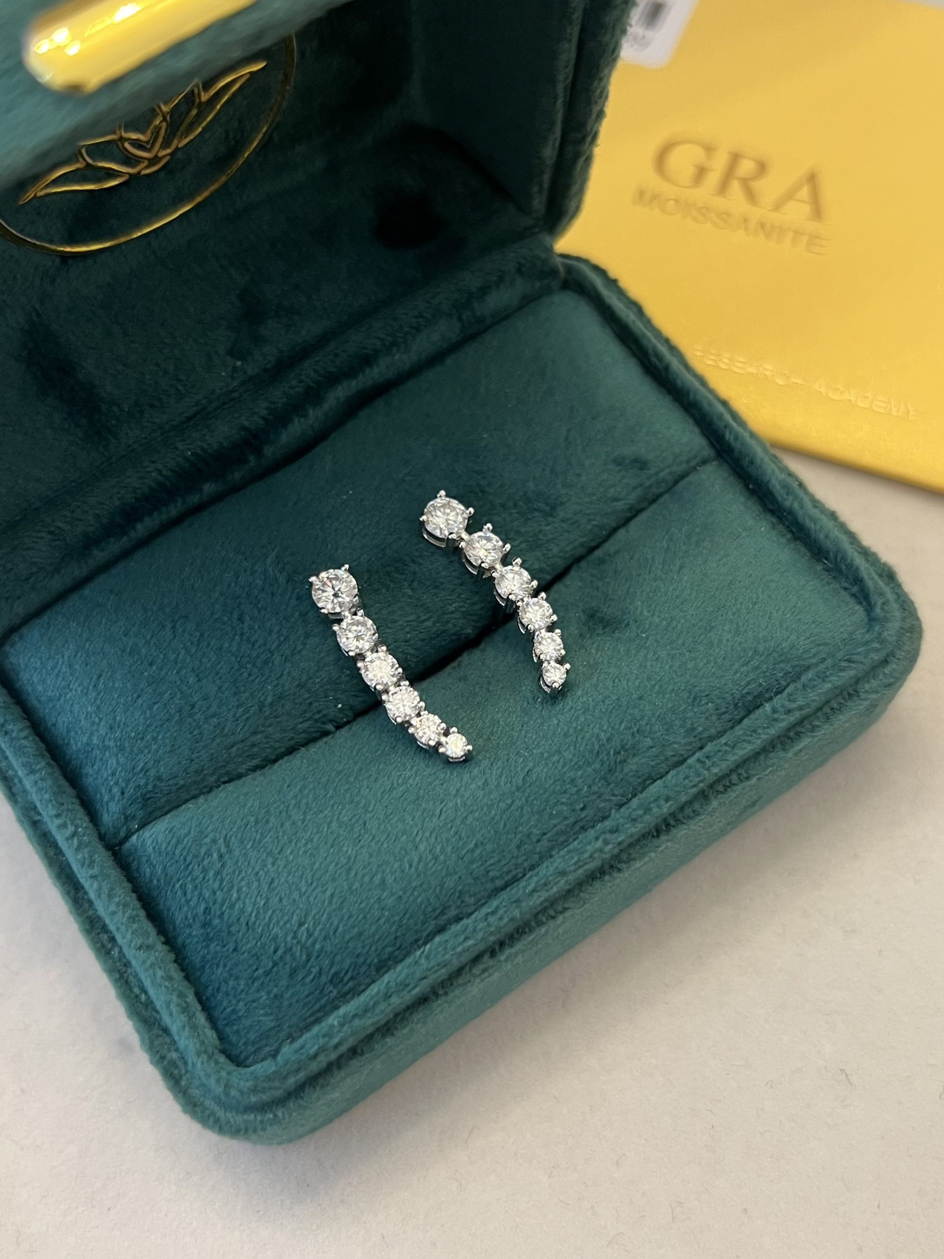 Brinco moissanite earcuff