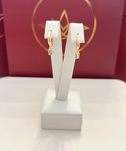 Argola com pingente de cristal