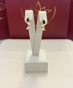 Argola curvada com pedra negra