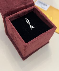 Brinco argola Moissanite letra A 1.6mm