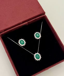 Conjunto oval esmeralda
