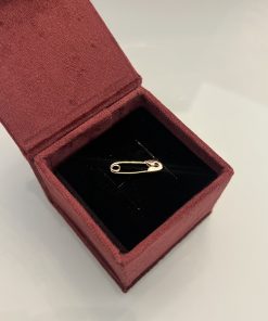 Alfinete dourado